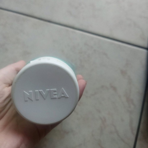 Nivea Gel and Clean & Clear Face Cleansing Pack