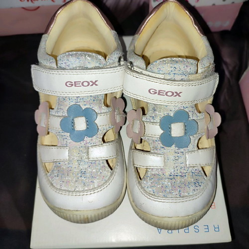 Geox leather sandals size 25 like new