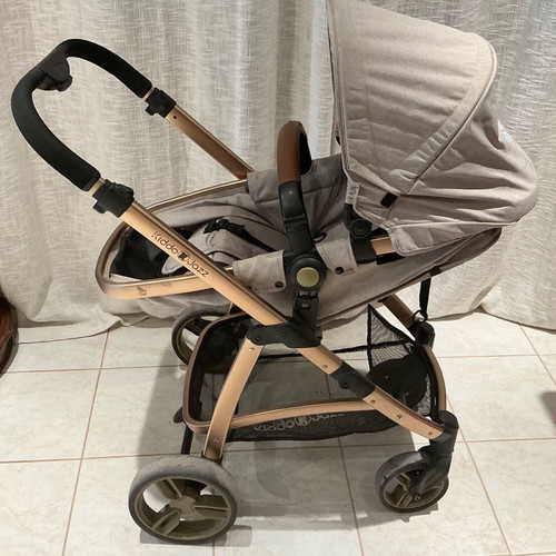 Kiddo Jazz stroller like new with car seat and port Bebe seat