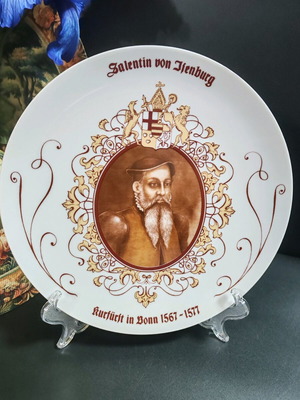 Salentin von Isenburg Rastal porcelain plate like new