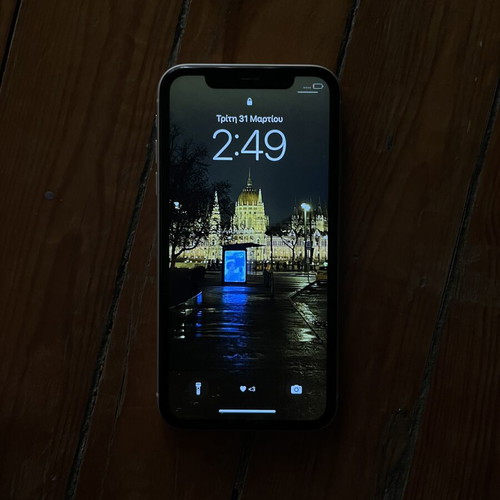 iPhone 11 64GB like new, white, battery health 74%