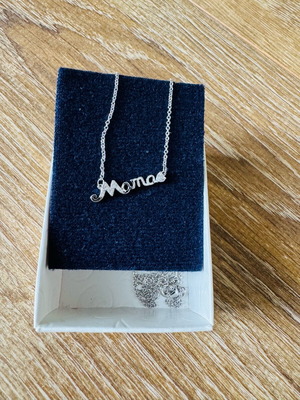 Mama pendant like new