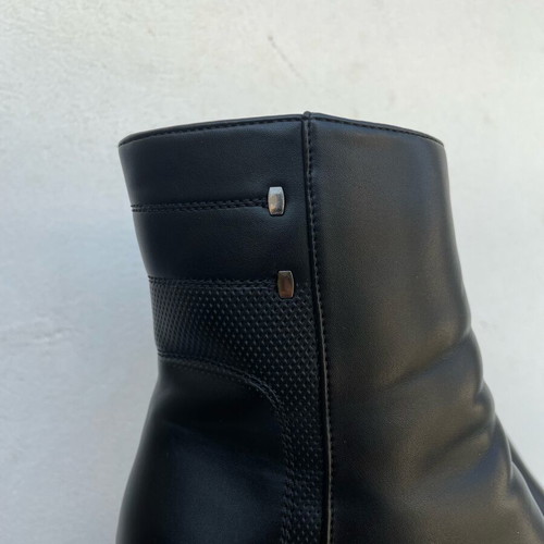 Migato women's black leather ankle boots like new with 8 cm heel