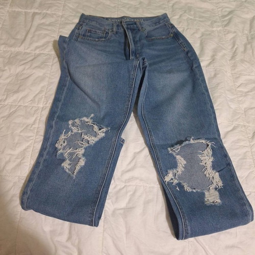 American Eagle women's blue mom jeans like new with knee rips and frayed hems