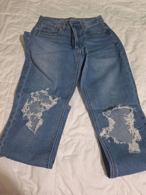 American Eagle women's blue mom jeans like new with knee rips and frayed hems