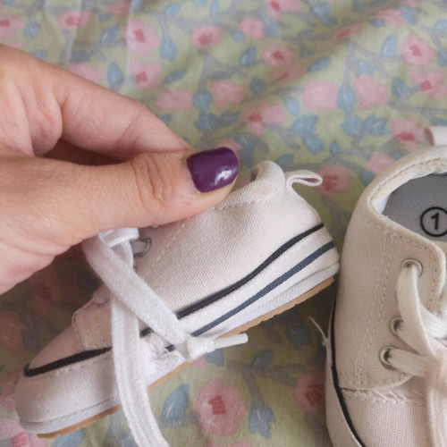 Baby hug shoes like new condition