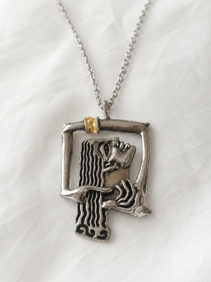 Nefertiti Frame statement ασημί κολιέ σαν καινούργιο
