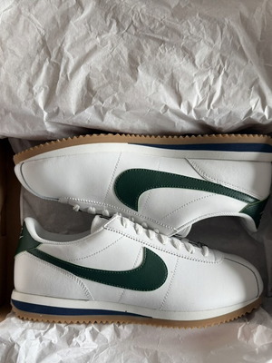 Nike Cortez Leather men's shoes size 44.5 new white green