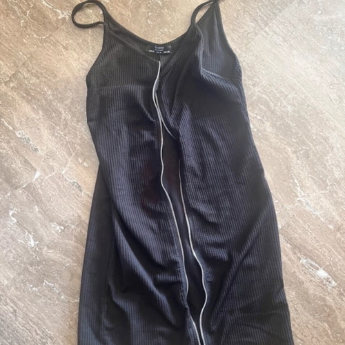 Bershka black dress with zipper medium large like new