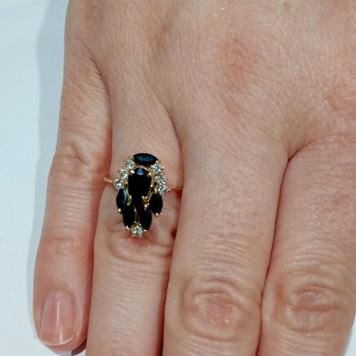 Women's 18k gold ring with sapphires and diamonds like new