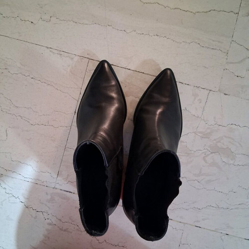 Nak women's leather ankle boots size 38 like new, black with elastic