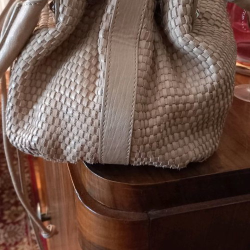 Uuterque leather pouch with strap