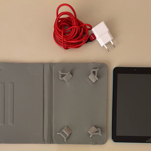Tablet 8.1” with quad-core processor new with case and 1m cable