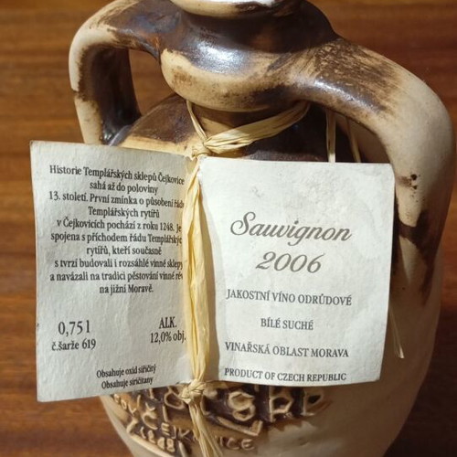 Collector's wine Sauvignon 2006 in ceramic bottle
