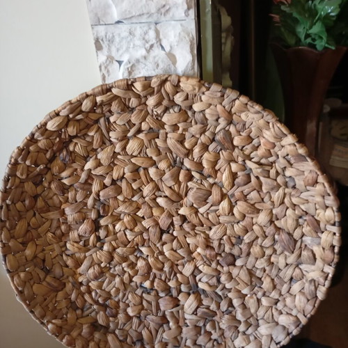 Woven plate like new, large, 51 cm diameter