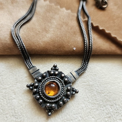 Vintage 925 necklace with amber center