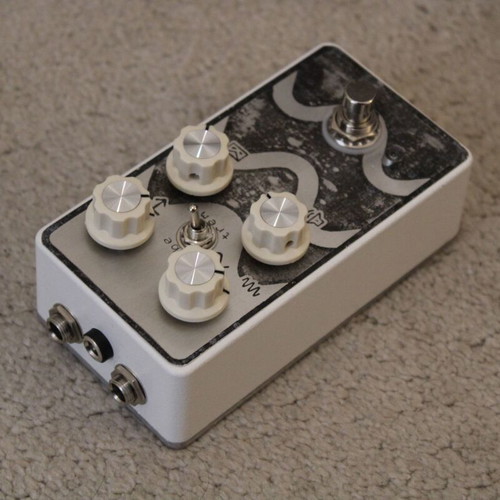 Tremolo Vibe pedal like new with speed, depth, volume and envelope control