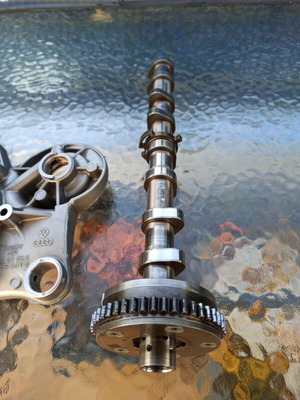 Camshaft intake like new with gear and base for Skoda Octavia 5 TSI 1.8