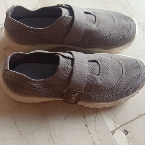 Athletic shoes size 39 new, gray and beige color