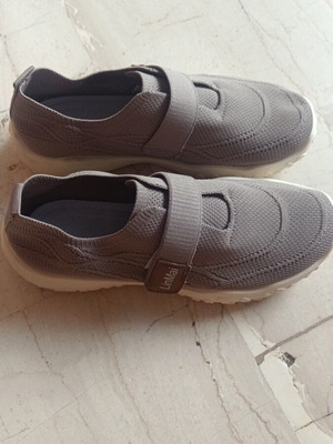 Athletic shoes size 39 new, gray and beige color