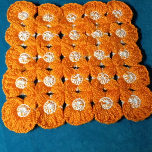 Vintage handmade knitted cover like new with daisies