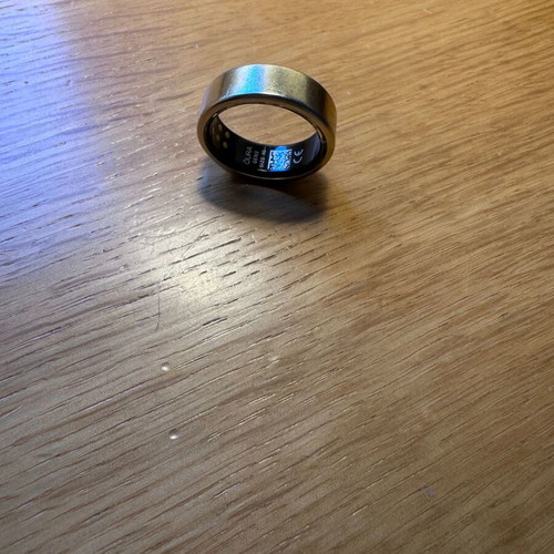 Oura Ring 4 Gold size 10 like new with charger