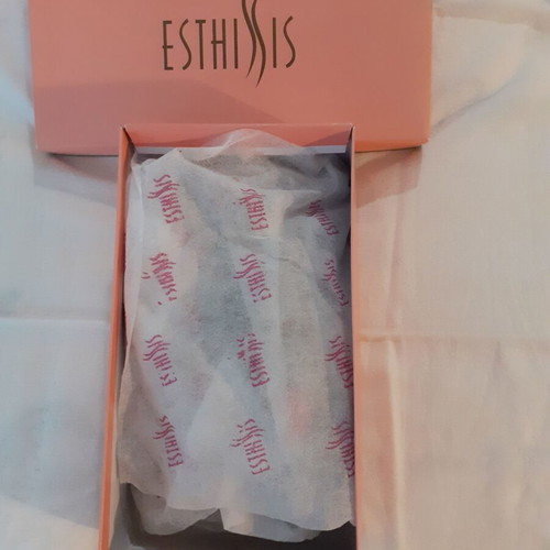 Esthissis pumps new with low heel in beige and red