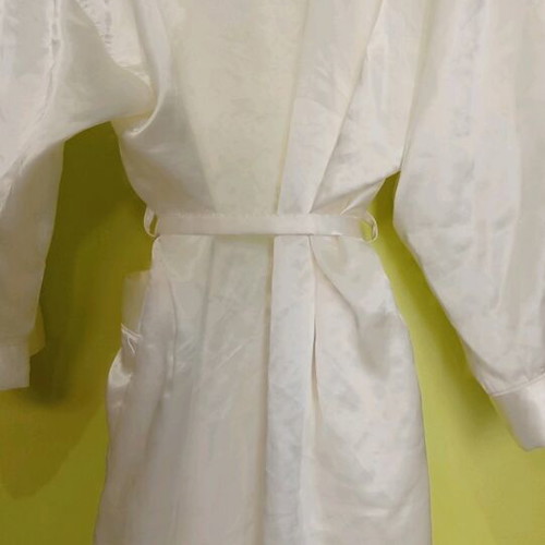 Miss Evelyn set robe and nightgown like new, sugar color