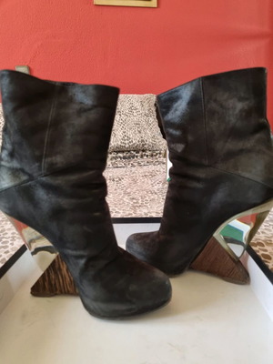 Diego Dolcini ankle boots used with unique wooden and plexiglass heel