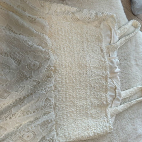 White dress with embroidery Aeropostale size M like new, short