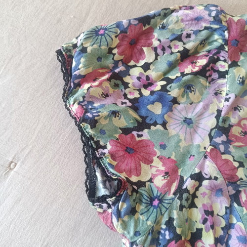Wrap dress floral with belt and lace, like new, size small