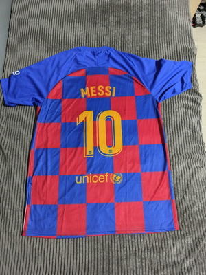 Barcelona Messi Jersey T-shirt σαν καινούργιο, φτάνει XL