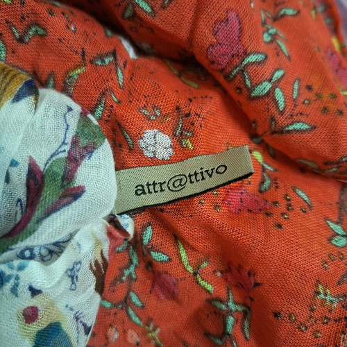 Scarves like new, pack of 5 colorful, fabric and wool