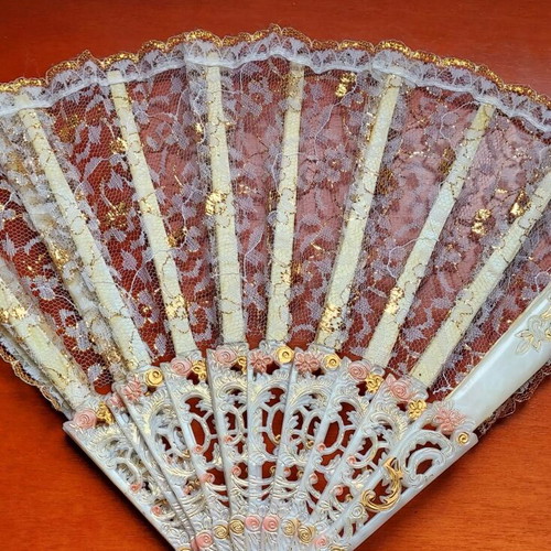 Vintage handmade fan with lace and case new