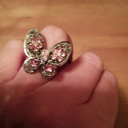 Butterfly adjustable ring like new