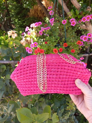 Handmade knitted clutch bag "Coral Rose" with gold chain
