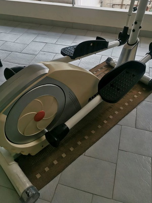 Axxon Fitness electromagnetic elliptical like new