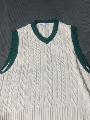 Knitted vest beige with green like new