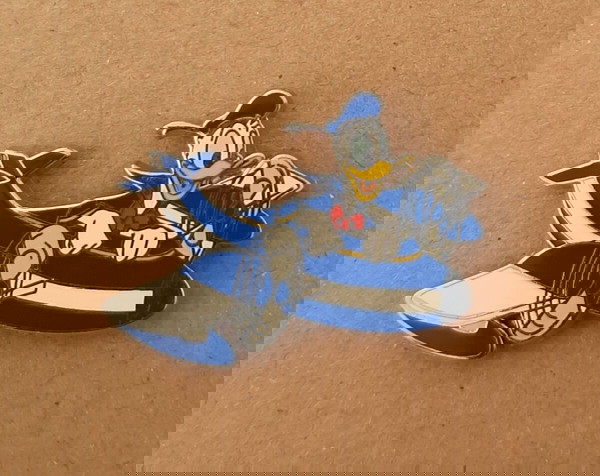 Σπάνια Disney καρφίτσα (pin) - ο DONALD DUCK οδηγάει αεροπλάνο, δύσκολη καρφίτσα (pin)