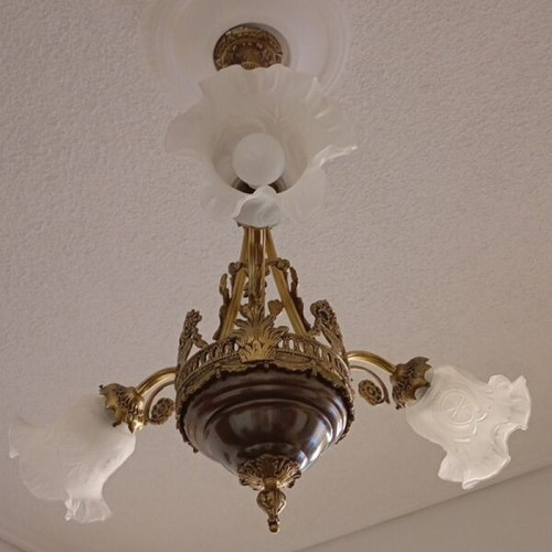 Vintage three-light ceiling lamp like new