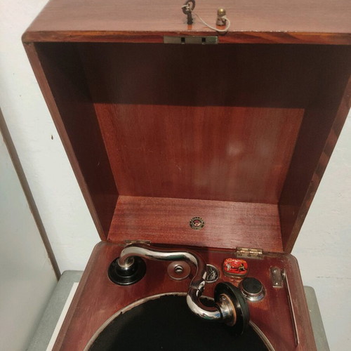 Gramophone from 1910 like new in excellent condition