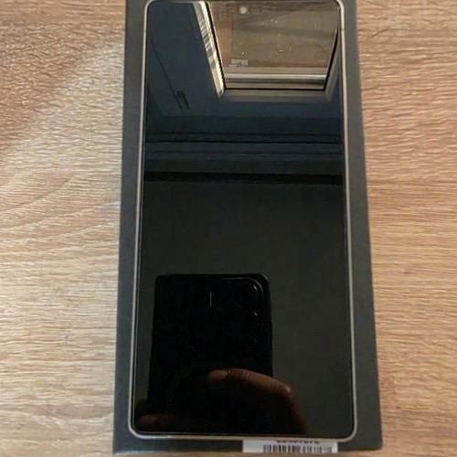 Samsung S25 Ultra 256GB used smartphone with accessories