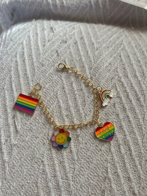 Handmade bracelet new, multicolored with gold details