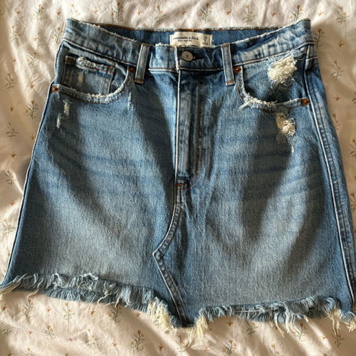 Abercrombie & Fitch denim skirt new, size Waist 28 / 6, blue