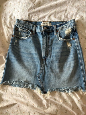 Abercrombie & Fitch denim skirt new, size Waist 28 / 6, blue