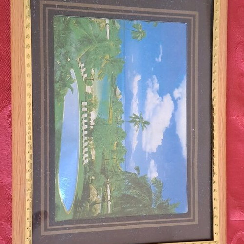 Small picture frame like new