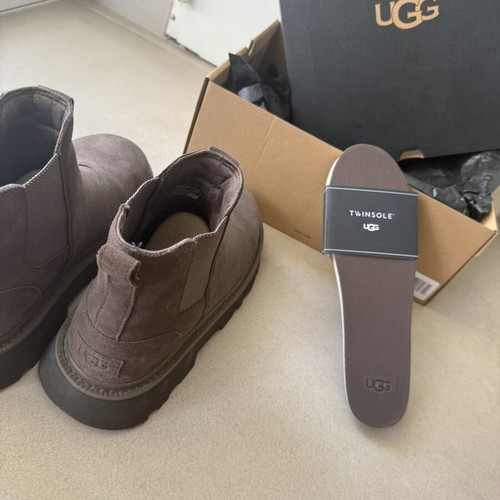 Ugg Chelsea boots like new, size 44.5, brown