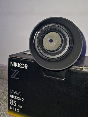 Nikon NIKKOR Z 85mm f/1.8 S telephoto lens new, black