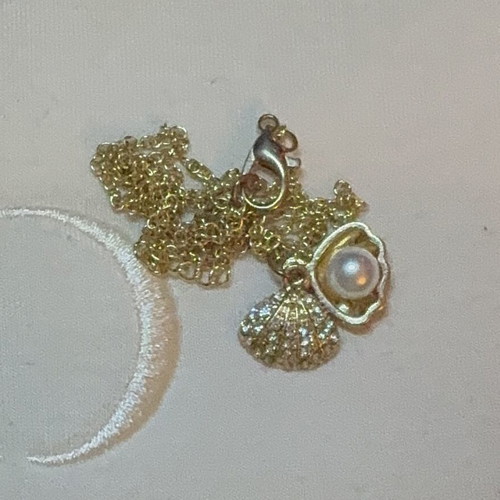 Shell necklace in gold color, new