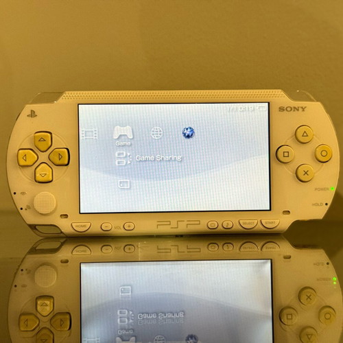 Sony PSP-1000 άσπρο σαν καινούργιο με WiFi και νέα μπαταρία